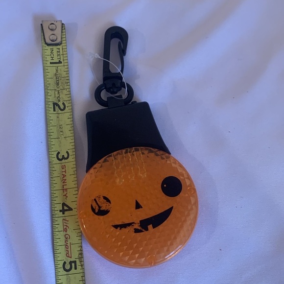 Light Up Reflective Clip On Safety Reflector - Picture 3 of 3